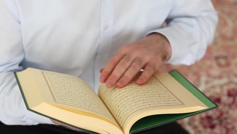 Reading-Holy-Quran-And-Praying