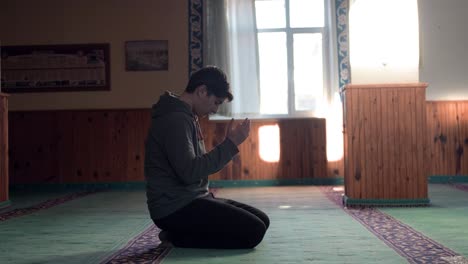 Muslim-Man-Kneels-and-Prays-in-A-Mosque-2