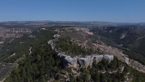 Valle-Sobre-El-Cañón-De-Los-Acantilados