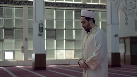 Muslim-Imam-Praying-In-The-Mosque