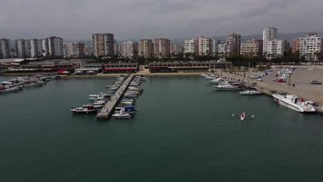 Vista-Aerea-Mar-Barco-Marina