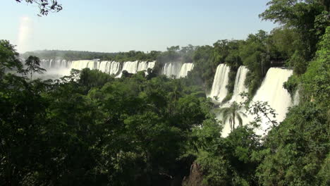 Cataratas-Del-Iguazú-Una-Hermosa-Hilera-De-Cascadas
