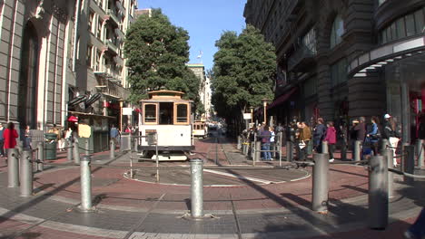 San-Francisco-California-Cable-Car-Betritt-Drehscheibe