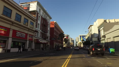 San-Francisco-Kalifornien-Vorbei-An-Geschäftsgebäuden