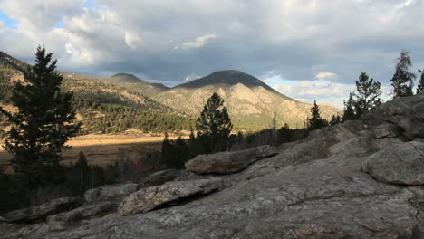 Paisaje-Del-Parque-Nacional-De-Las-Montañas-Rocosas-De-Colorado