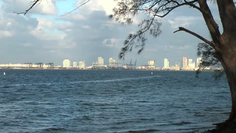Florida-Miami-Beach-skyline-zoom-out