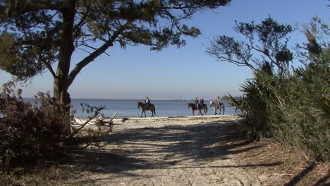 Florida-horseback-riders-on-the-shore