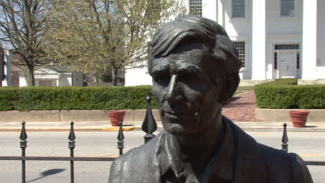 Illinois-Lincoln-head-statue