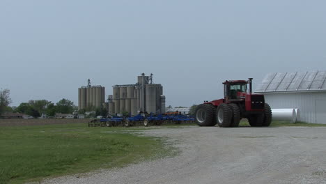 Illinois-tractor-by-silos