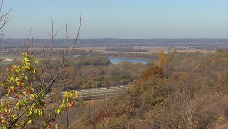 Iowa-Ein-Herbstlicher-Blick-Auf-Den-Missouri-Fluss