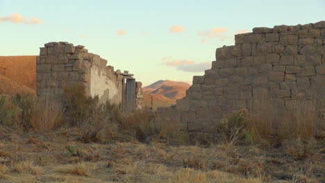 Ruinas-De-La-Casa-De-Césped-De-Nevada