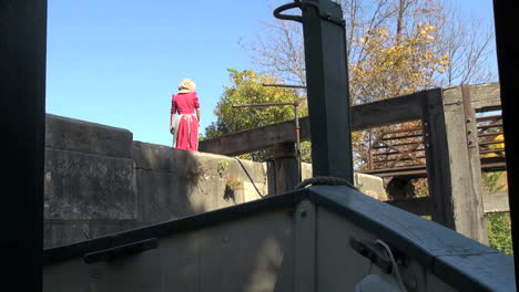 Ohio-Miami-and-Erie-woman-working-canal-locks