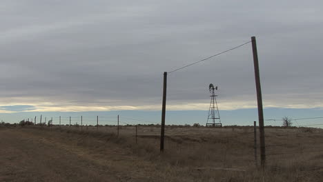 Oklahoma-Windmühle-Und-Zaun