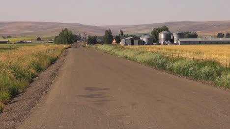 Oregon-northeast-road-past-ranch-house