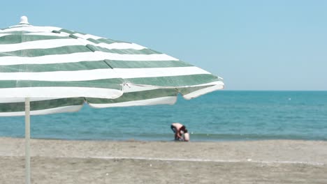 Sun-Umbrellas-On-Beach-3
