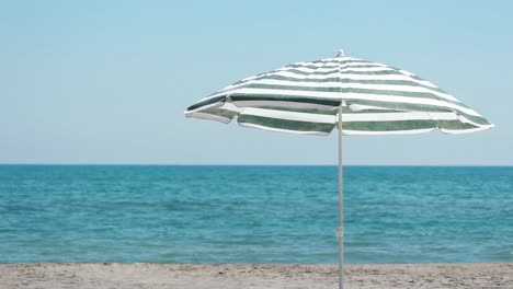 Sun-Umbrellas-On-Beach-2