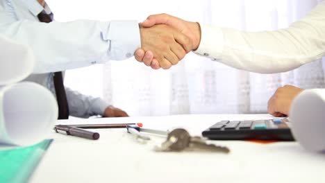Businessman-Hand-Shake-For-Selling-House