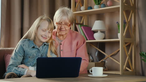 Grandmother-And-Granddaughter-Communicate-By-Video-Link-With-Relatives-1