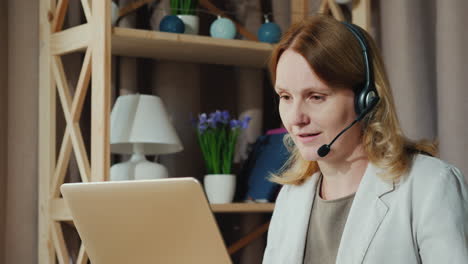 The-Woman-Communicates-With-Customers-From-Home-By-Speaking-Into-The-Headset