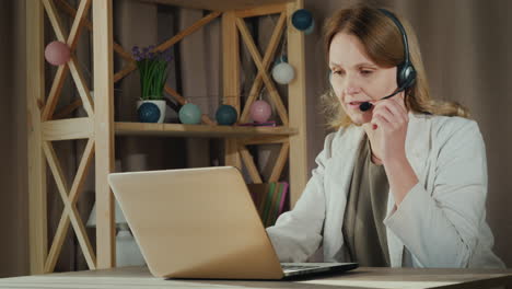 The-Woman-Communicates-With-Customers-From-Home-By-Speaking-Into-The-Headset-2