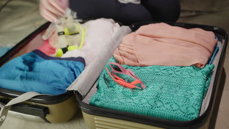 Woman-packs-clothes-for-vacation-1