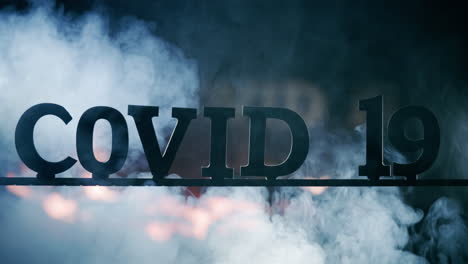 Covid-19-Text-Gegen-Feuer-Und-Nebelwolken-2