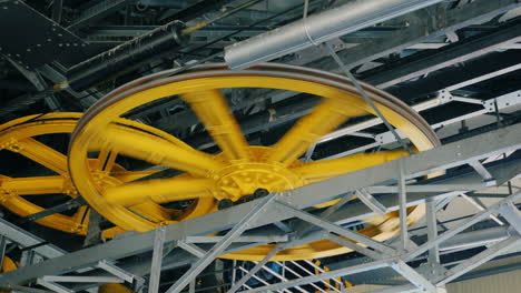 Huge-wheels-of-the-internal-mechanism-of-a-funicular-2