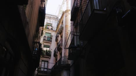 Schmale-Straßen-Gotisches-Viertel-Von-Barcelona-1