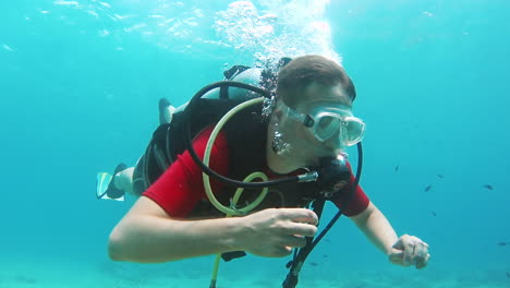 Novice-Diver-Learns-To-Swim-With-Scuba-Diving-Gear