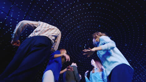 Young-People-Dancing-In-A-Disco-Club-2