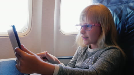 A-6-Year-Old-Girl-Is-Flying-In-An-Airplane