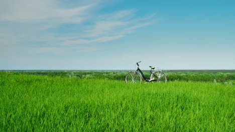 The-Bike-Stands-In-A-Picturesque-Place-In-A-Green-Meadow