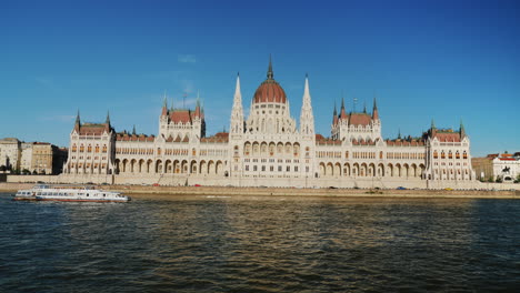 Parlamentsgebäude-Von-Ungarn-Bei-Sonnenuntergang-3