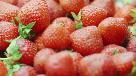 Red-Juicy-Strawberries-Spinning-2
